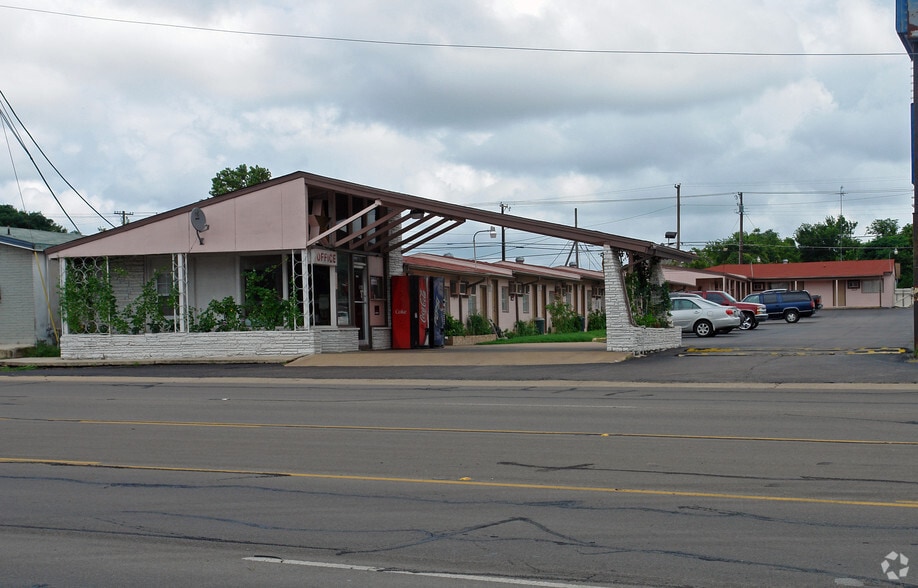 Primary Photo Of 529 E Veterans Memorial Blvd, Killeen Hotel For Sale