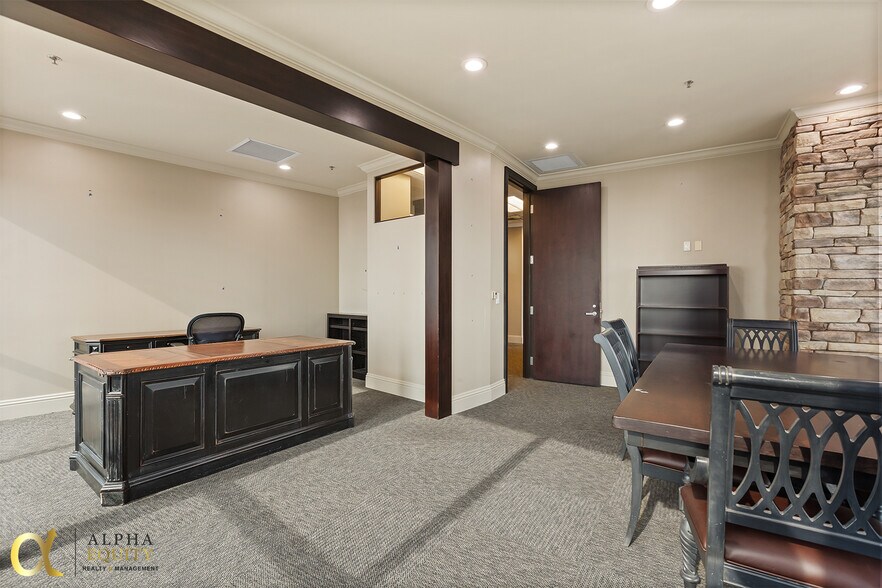 More Photos Of 189 S Orange Ave, Orlando Office Residential For Sale