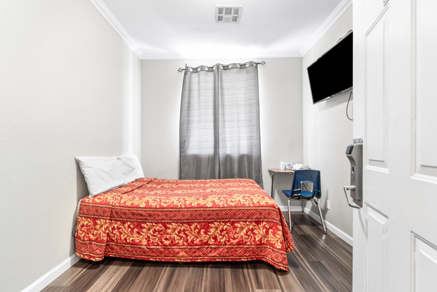 More Photos Of 825 W Gardena Blvd, Gardena Hotel For Sale