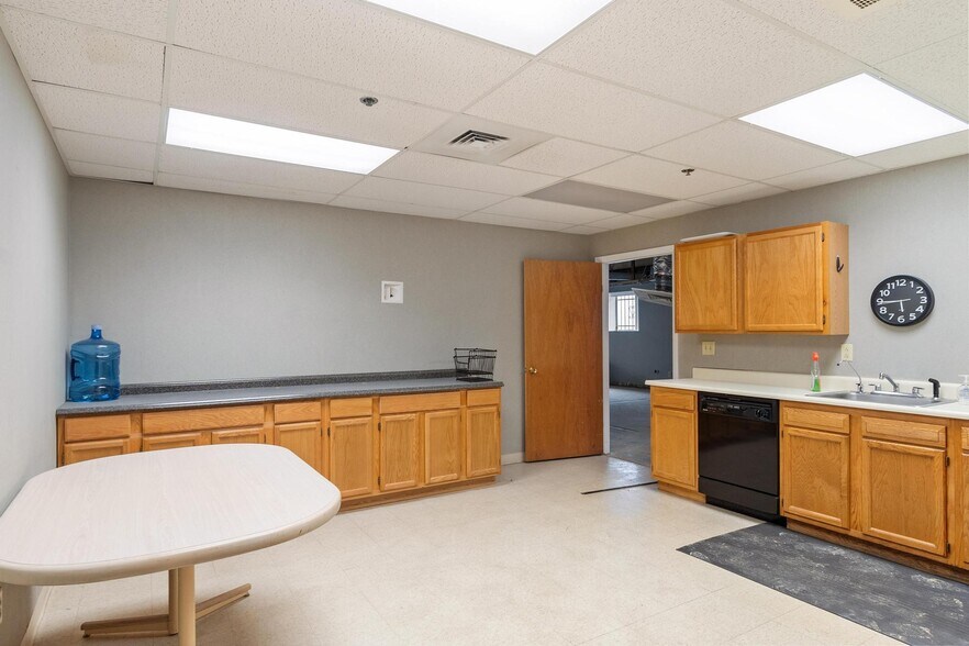 More Photos Of 234 Brooks St, Worcester Warehouse For Lease