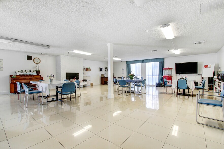 More Photos Of 1450 N Fair Oaks Ave, Pasadena Assisted Living For Sale