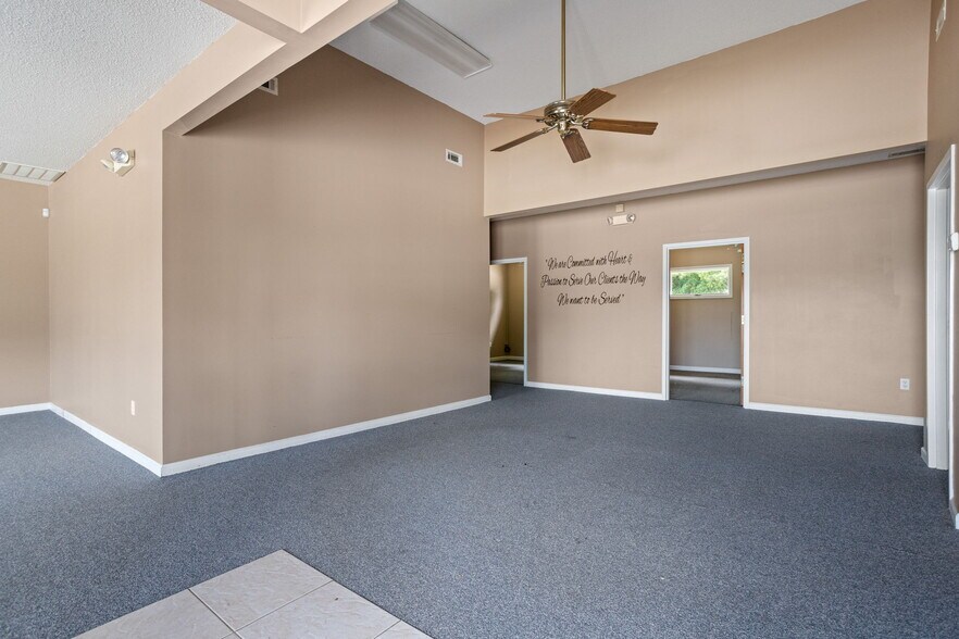 More Photos Of 735 N Townville St, Seneca Medical For Sale