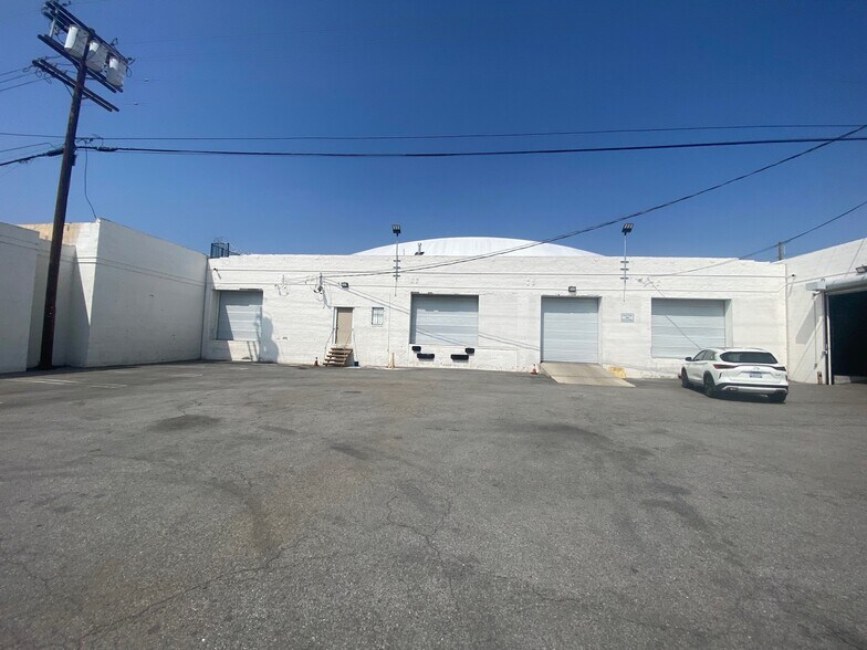 Primary Photo Of 10487 San Fernando Rd, Pacoima Warehouse For Lease