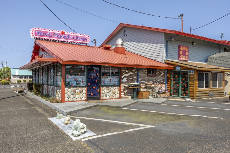 Primary Photo Of 815 Main Ave, Tillamook Hotel For Sale