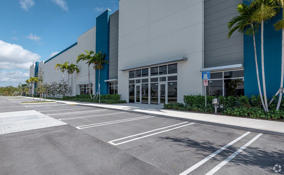 More Photos Of 1991 N Powerline Rd, Pompano Beach Warehouse For Lease