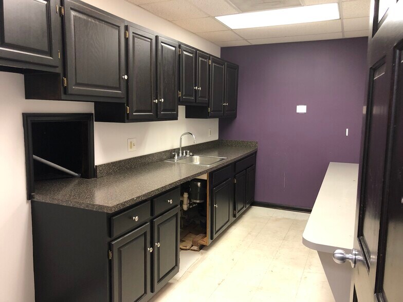 More Photos Of 11355 Pembrooke Sq, Waldorf Medical For Sale