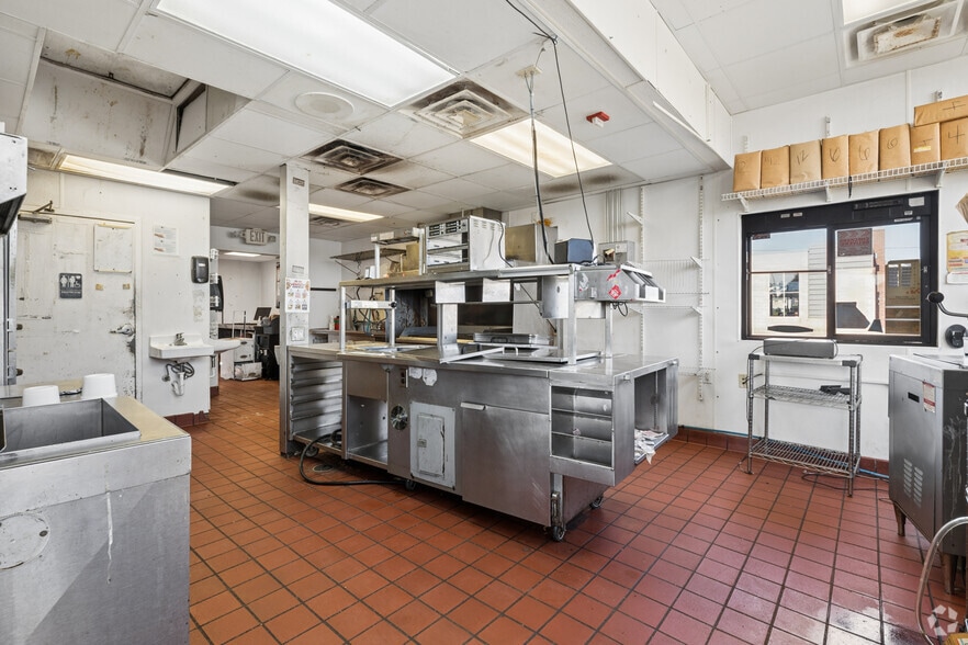 More Photos Of 554 E 8th St, Holland Fast Food For Sale