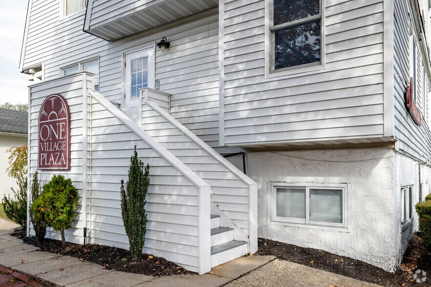 More Photos Of 1 Village Plz, Kings Park Office For Lease