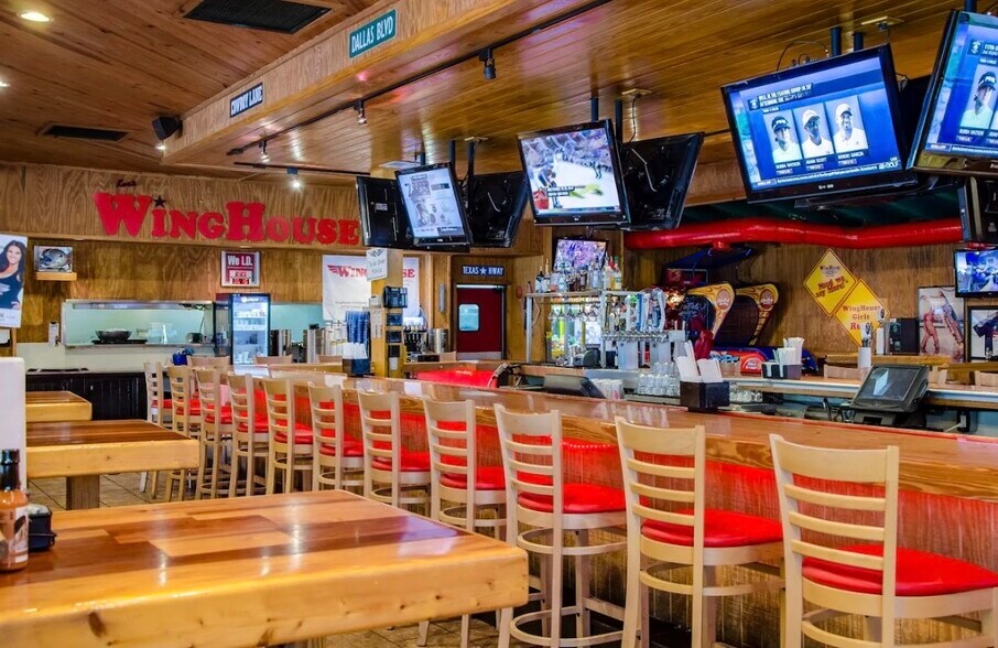 More Photos Of 3201 Parkway Center Ct, Orlando Restaurant For Lease