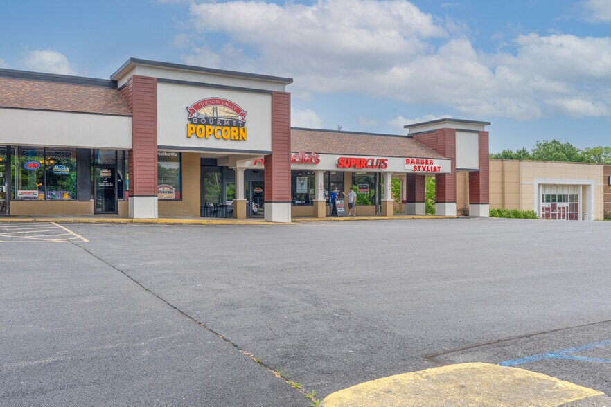 More Photos Of 1816-1840 South Rd, Poughkeepsie Supermarket For Sale