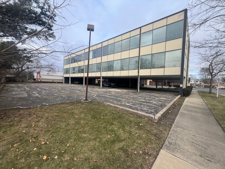 More Photos Of 5135 Golf Rd, Skokie Medical For Sale