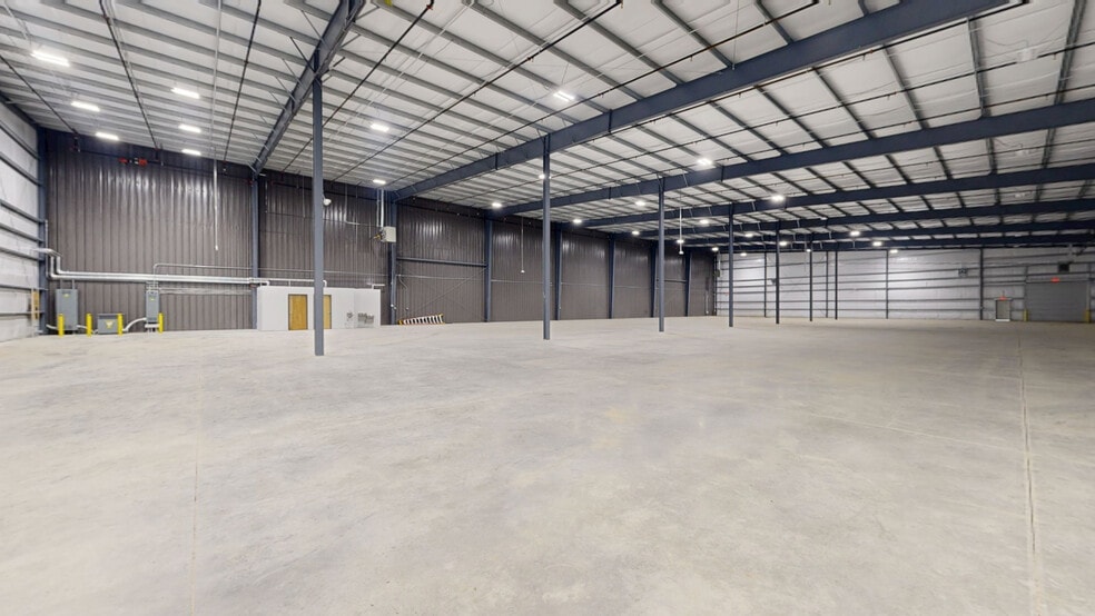 More Photos Of 324 E St, Hampton Warehouse For Lease