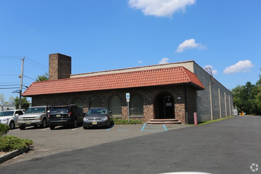 Primary Photo Of 1 Oak Rd, Fairfield Manufacturing For Lease