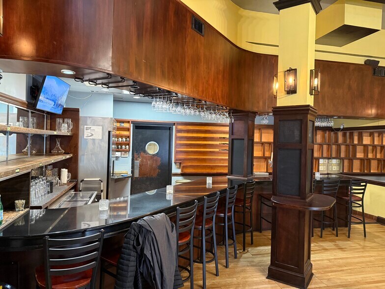 More Photos Of 236-238 S Elm St, Greensboro Apartments For Lease