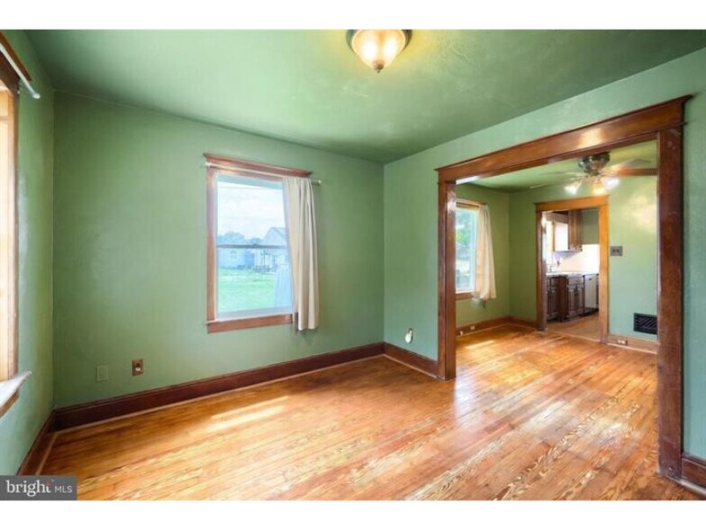 More Photos Of 2151 Maple Rd, York Flex For Sale