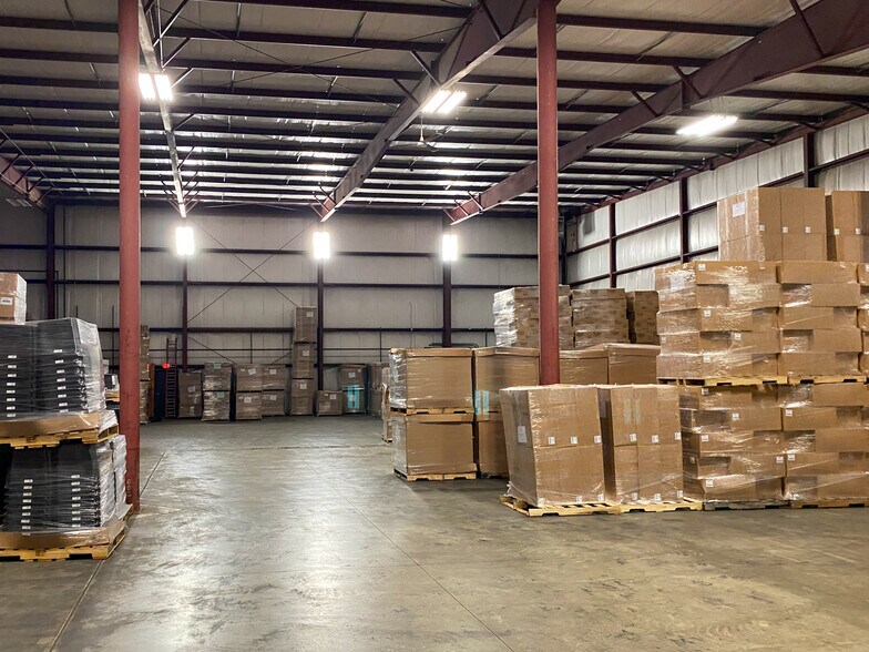 More Photos Of 202 Tilmar Ave, Elroy Warehouse For Sale