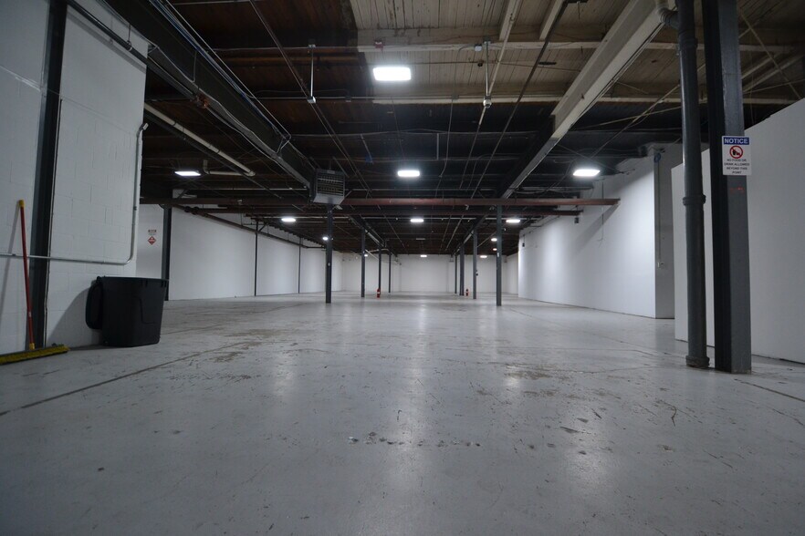 More Photos Of 1 Broad Ave, Fairview Warehouse For Lease