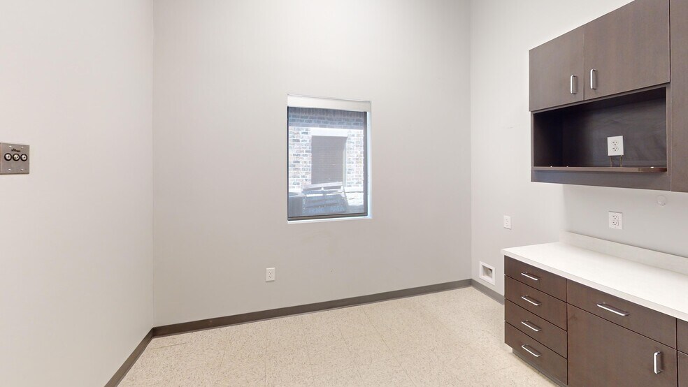 More Photos Of 5341 W University Dr, McKinney Medical For Sale