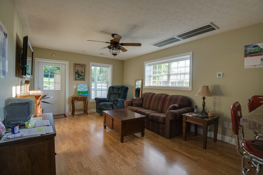 More Photos Of 2533 Highway 41A S, Shelbyville Showroom For Sale