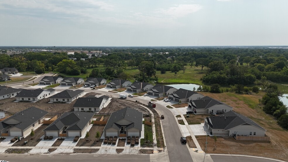 More Photos Of 803 S Logan St, Newton Apartments For Sale