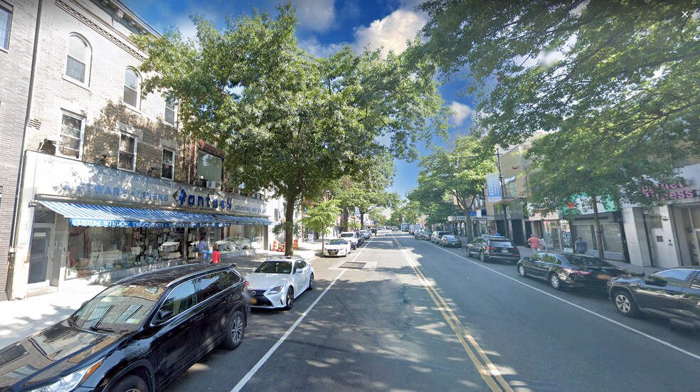 More Photos Of 30-34 Steinway St, Astoria General Retail For Lease