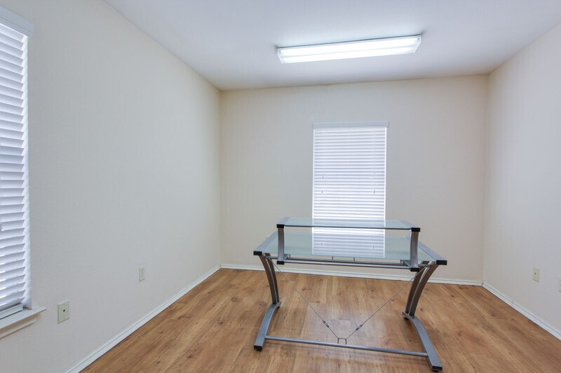 More Photos Of 1712 N Interstate 35, San Marcos Office For Sale