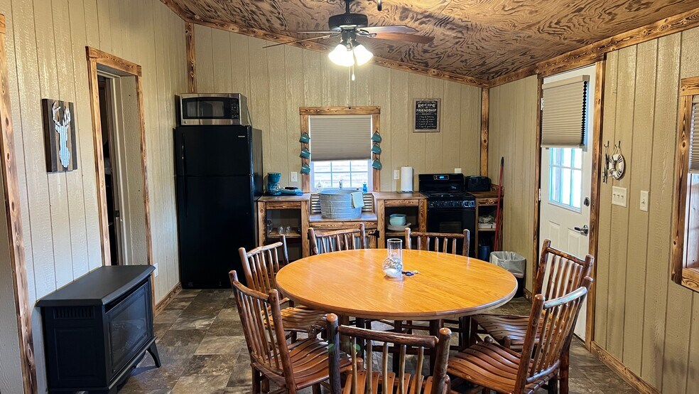More Photos Of 1062 Susan Rd, Lake Ozark Hotel For Sale