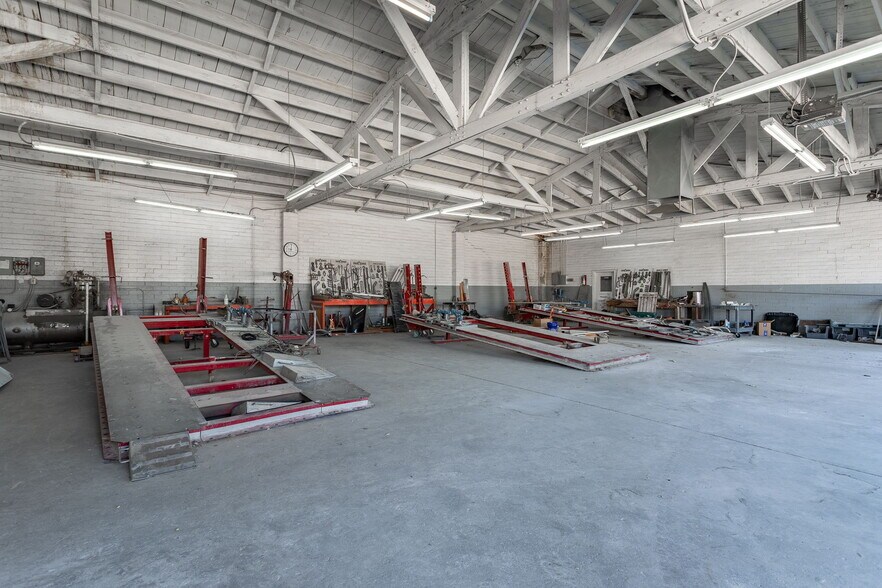 More Photos Of 201 W 24th St, Yuma Industrial For Sale