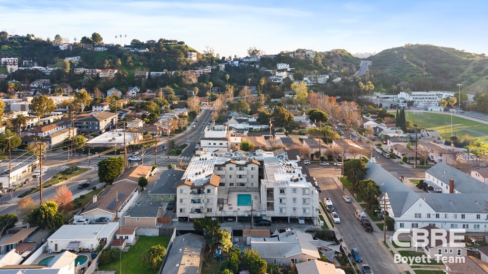 More Photos Of 1615 Yosemite Dr, Los Angeles Apartments For Sale