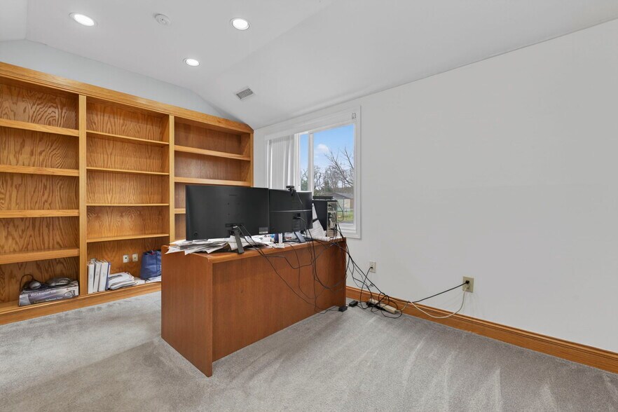 More Photos Of 24 Stickney Ter, Hampton Office For Sale