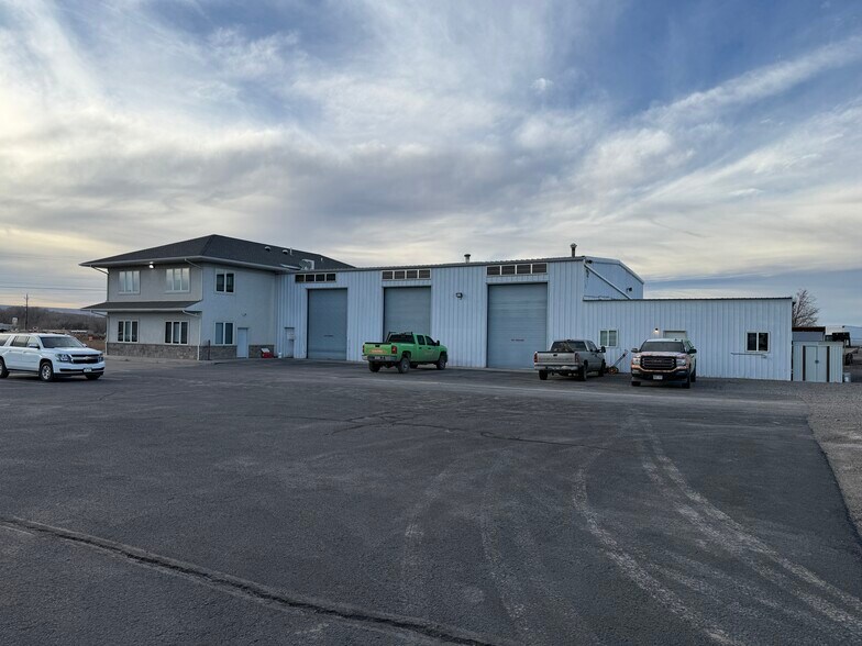 More Photos Of 2990 N Townsend Ave, Montrose Light Distribution For Sale