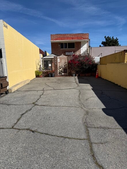 More Photos Of 1455 San Marino Ave, San Marino Office For Sale