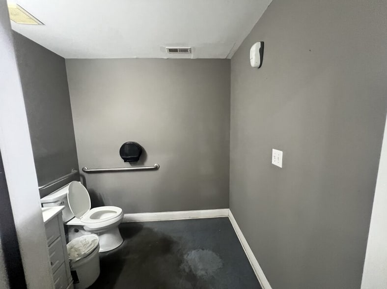 More Photos Of 3607 Gribble Rd, Stallings Warehouse For Lease