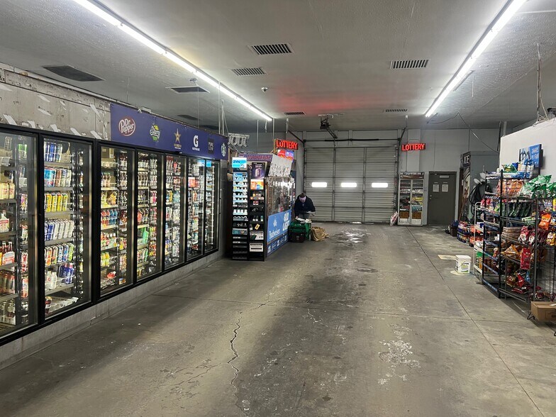 More Photos Of 1990 Dixie Hwy, Hamilton Flex For Sale