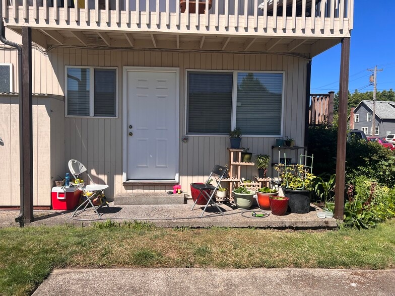 More Photos Of 271 Clay St E, Monmouth Apartments For Sale