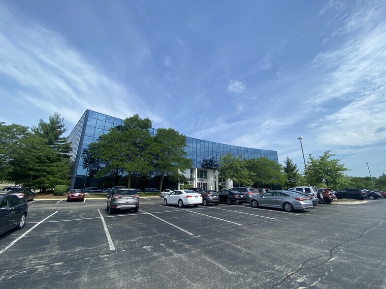 More Photos Of 650 E Algonquin Rd, Schaumburg Office For Lease