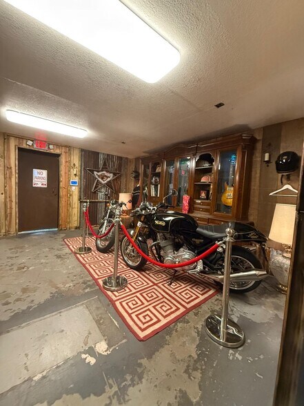 More Photos Of 310 NW 71st St, Miami Warehouse For Sale