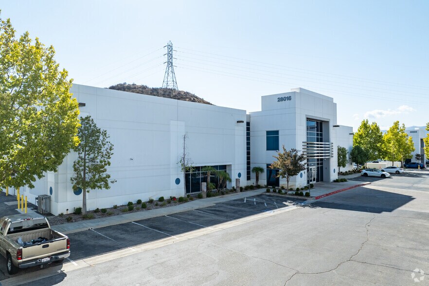 More Photos Of 28016 Industry Dr, Valencia Warehouse For Lease