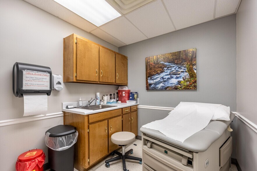 More Photos Of 1420 Fritz St SE, Cleveland Medical For Lease