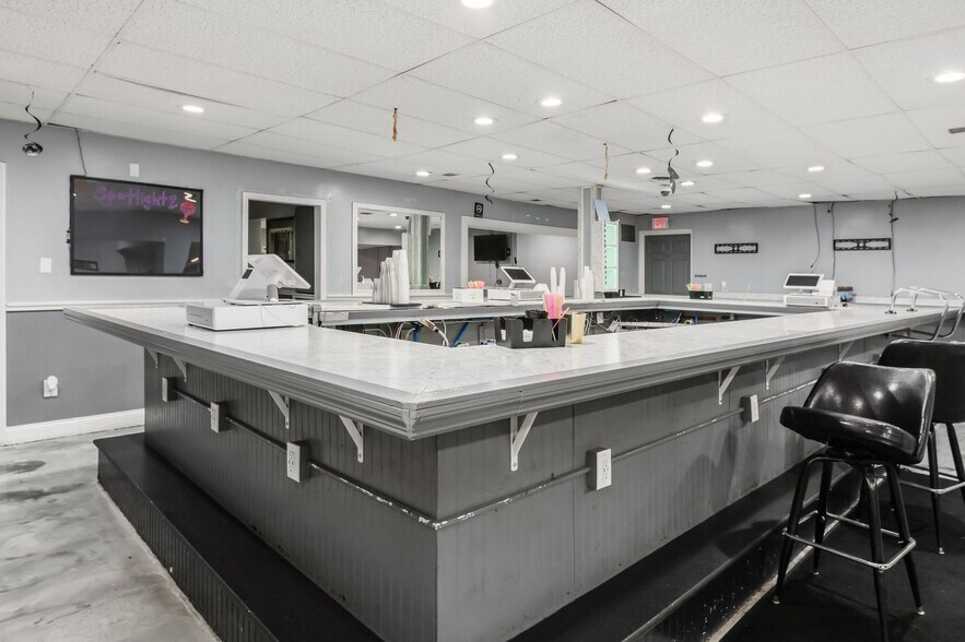 More Photos Of 1662 W Mound St, Columbus Restaurant For Sale