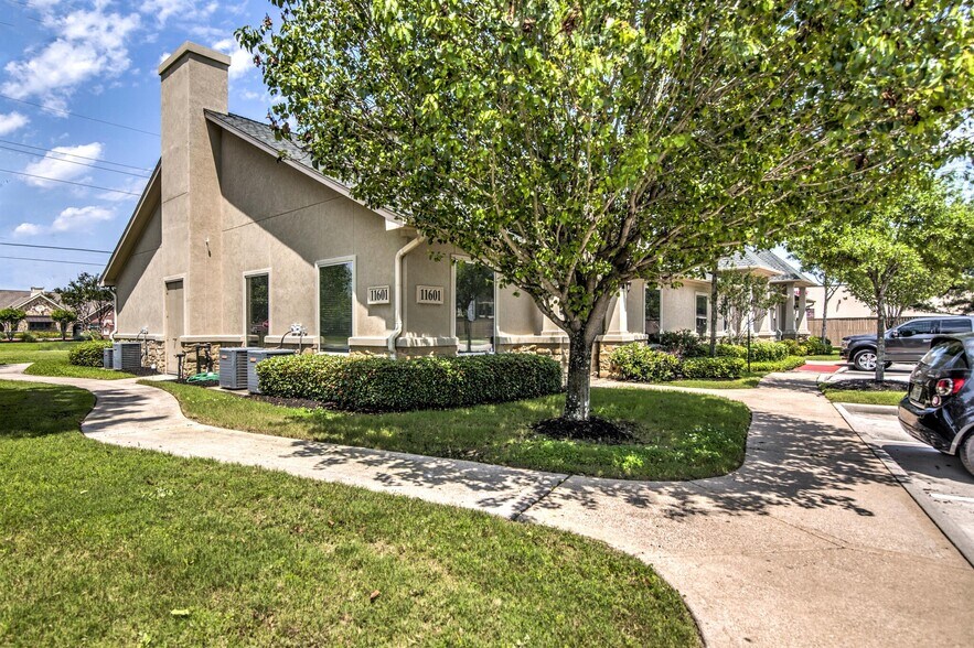 More Photos Of 11601 Spring Cypress Rd, Tomball Medical For Sale