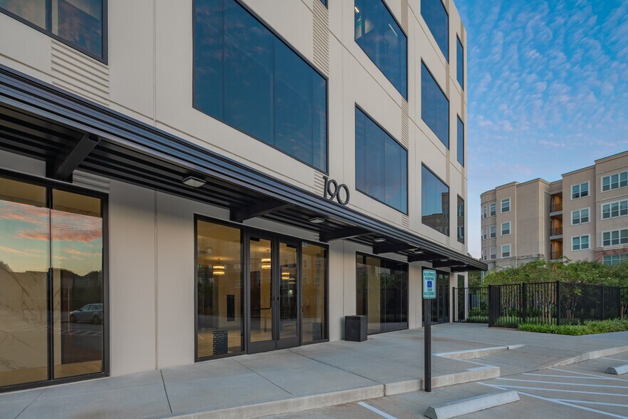 More Photos Of 190 TC Jester Blvd, Houston Office For Sale