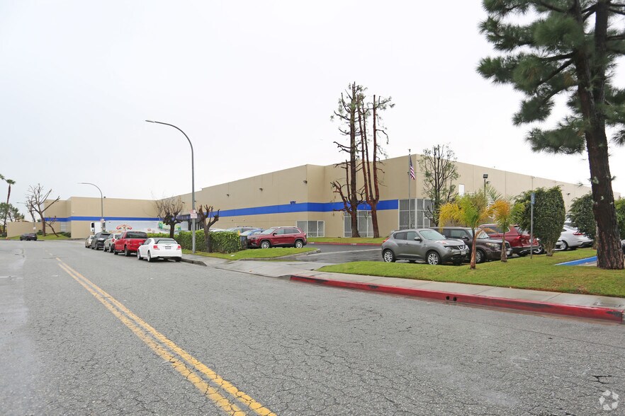 More Photos Of 6701 Wilson Ave, Los Angeles Distribution For Sale