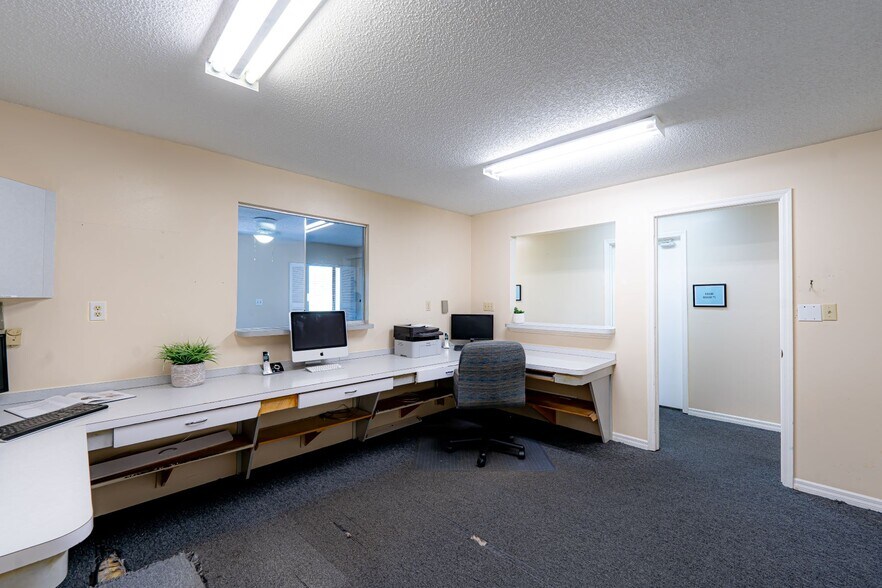 More Photos Of 10245 E Colonial Dr, Orlando Medical For Lease