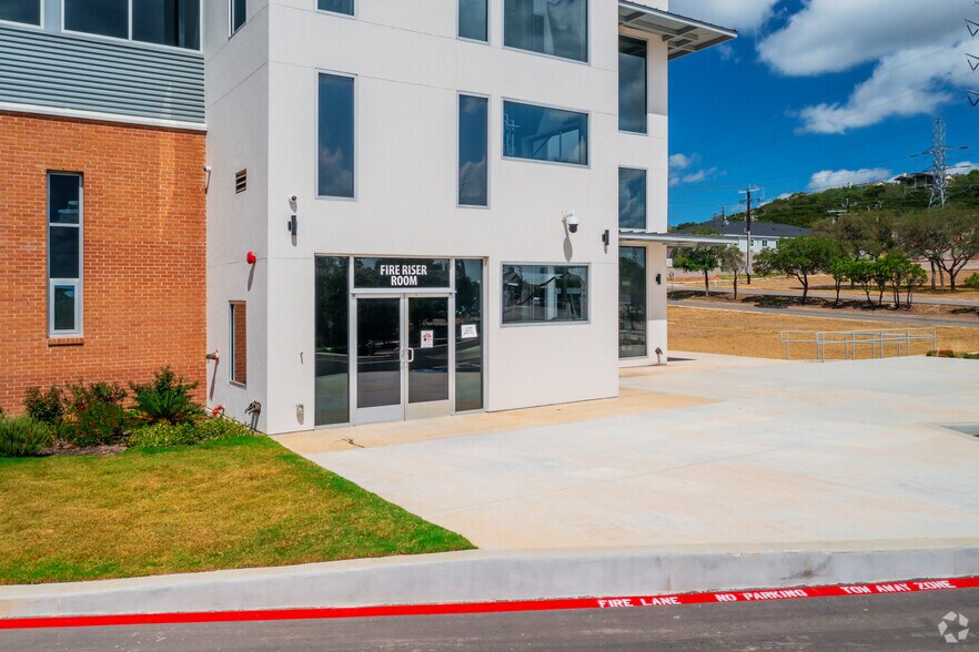 More Photos Of 6918 Camp Bullis Rd, San Antonio Medical For Sale