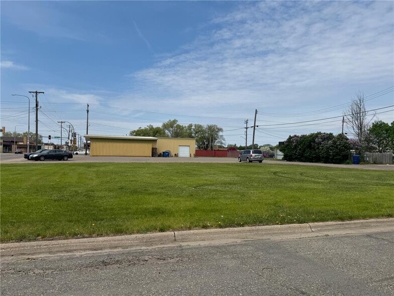 More Photos Of 625 Saint Germain St E, Saint Cloud Auto Repair For Sale