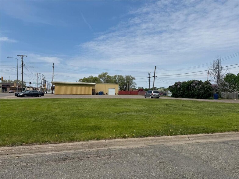 More Photos Of 625 Saint Germain St E, Saint Cloud Auto Repair For Sale