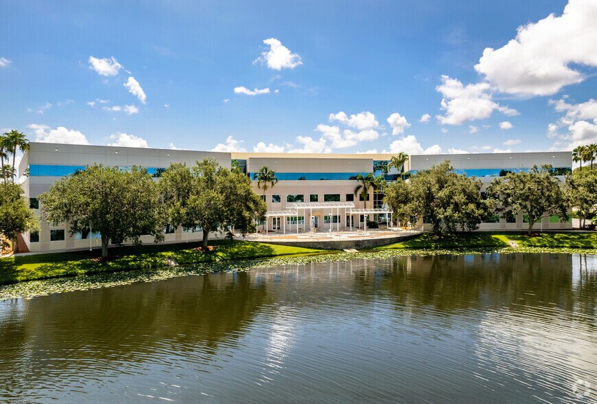 More Photos Of 101 Paramount Dr, Sarasota Office Residential For Lease