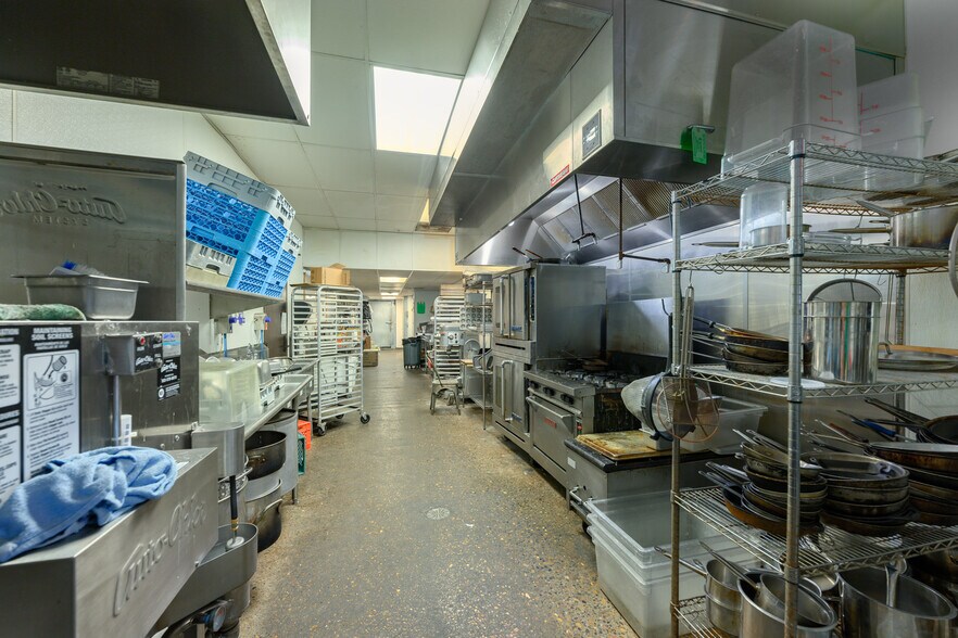 More Photos Of 645 NE 3rd St, Mcminnville Storefront Retail Office For Lease