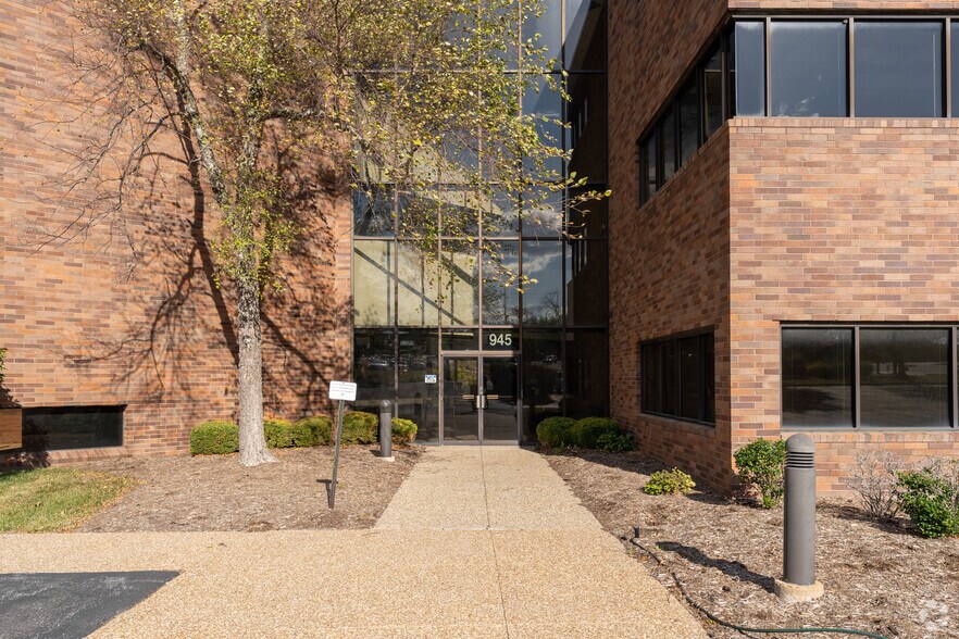 More Photos Of 945-951 Hornet Dr, Hazelwood Office For Sale